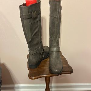 Women’s grey boots. Rikki size 10M